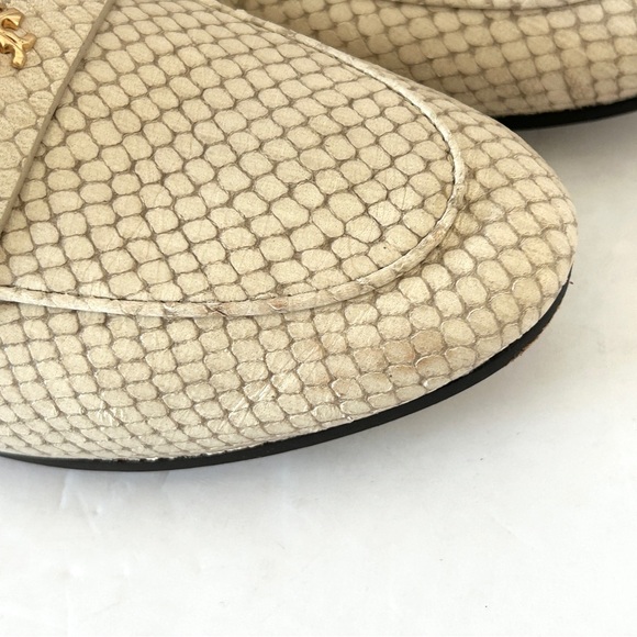 Tory Burch Ballet Loafer Flats Shoes Snakeskin Leather Gold Logo Beige Size 5.5 - Picture 16 of 16